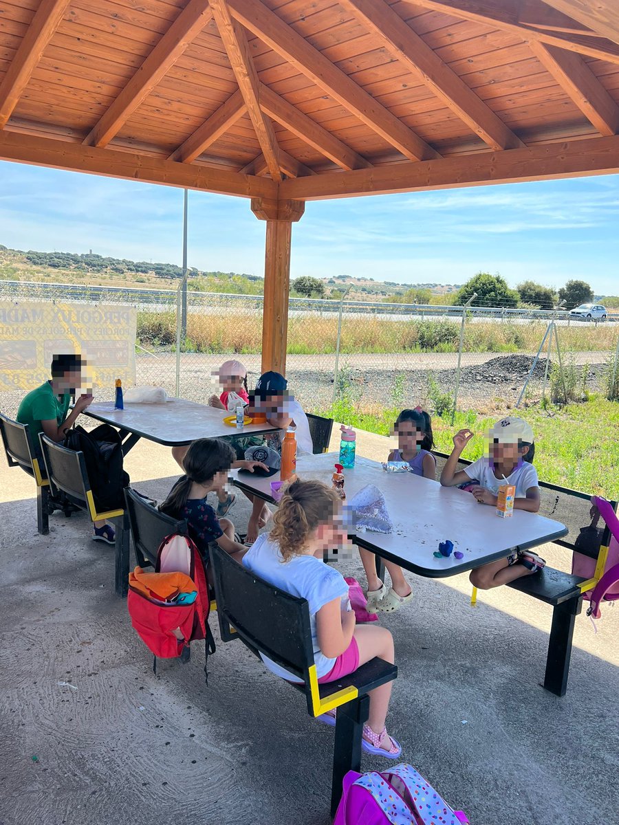 TNavasdelrey's tweet photo. Muy entretenidos están los niños del Campamento Urbano Artístico. https://t.co/ODvNZ4d8LV