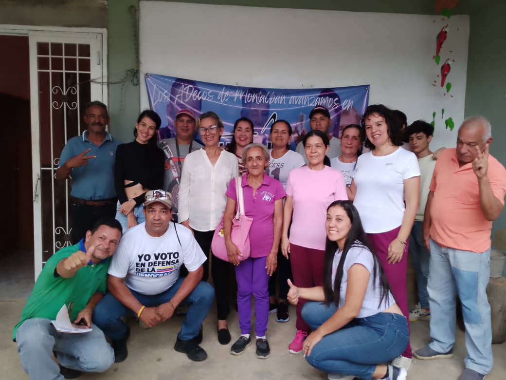 CemMontalban's tweet photo. Martes,2jul #ADenresistenciamontalban, Realizó la juramentación del comandito los jirajaras los cuales estarán encargados de custodiar los votos del centro electoral Antonio Herrera Toro y asegurar el triunfo del 28 julio #EdmundoParaTodoElMundo https://t.co/qBs9kXu9XC