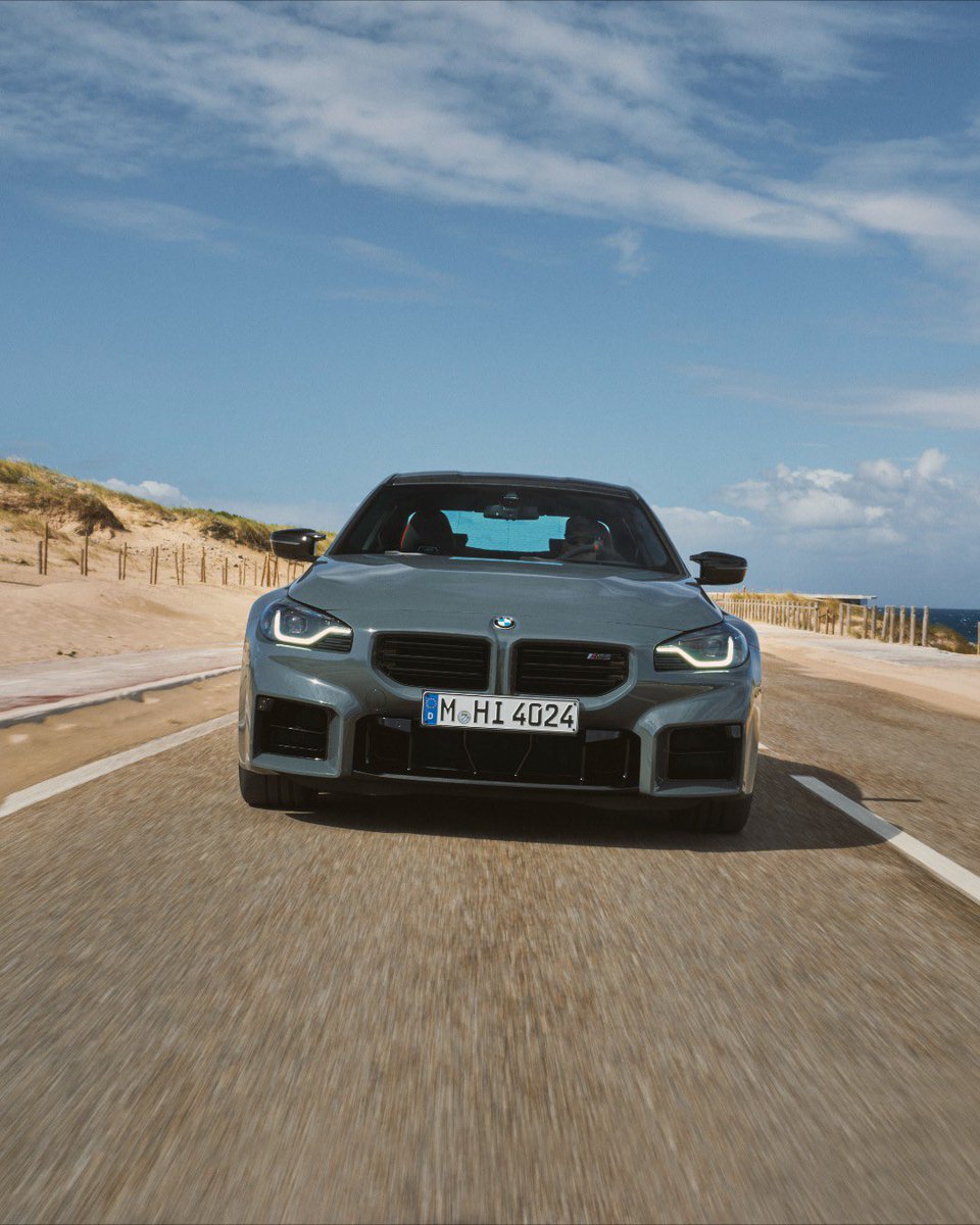 BMW's tweet image. Make waves with the 𝘴𝘪𝘨𝘯𝘢𝘵𝘶𝘳𝘦 𝘔 visual appeal.
 
The new BMW M2 Coupé.
#THEM2 #BMW
 
The BMW M2 Coupé: Mandatory information according to german law ’Pkw-EnVKV’ based on WLTP: energy consumption combined: 10.2-9.8 l/100 km; CO₂ emissions combined: 231-222 g/km;…