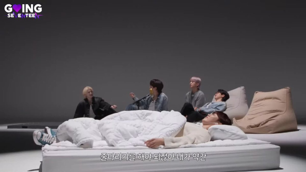 지금 미친사람처럼 웃고있음