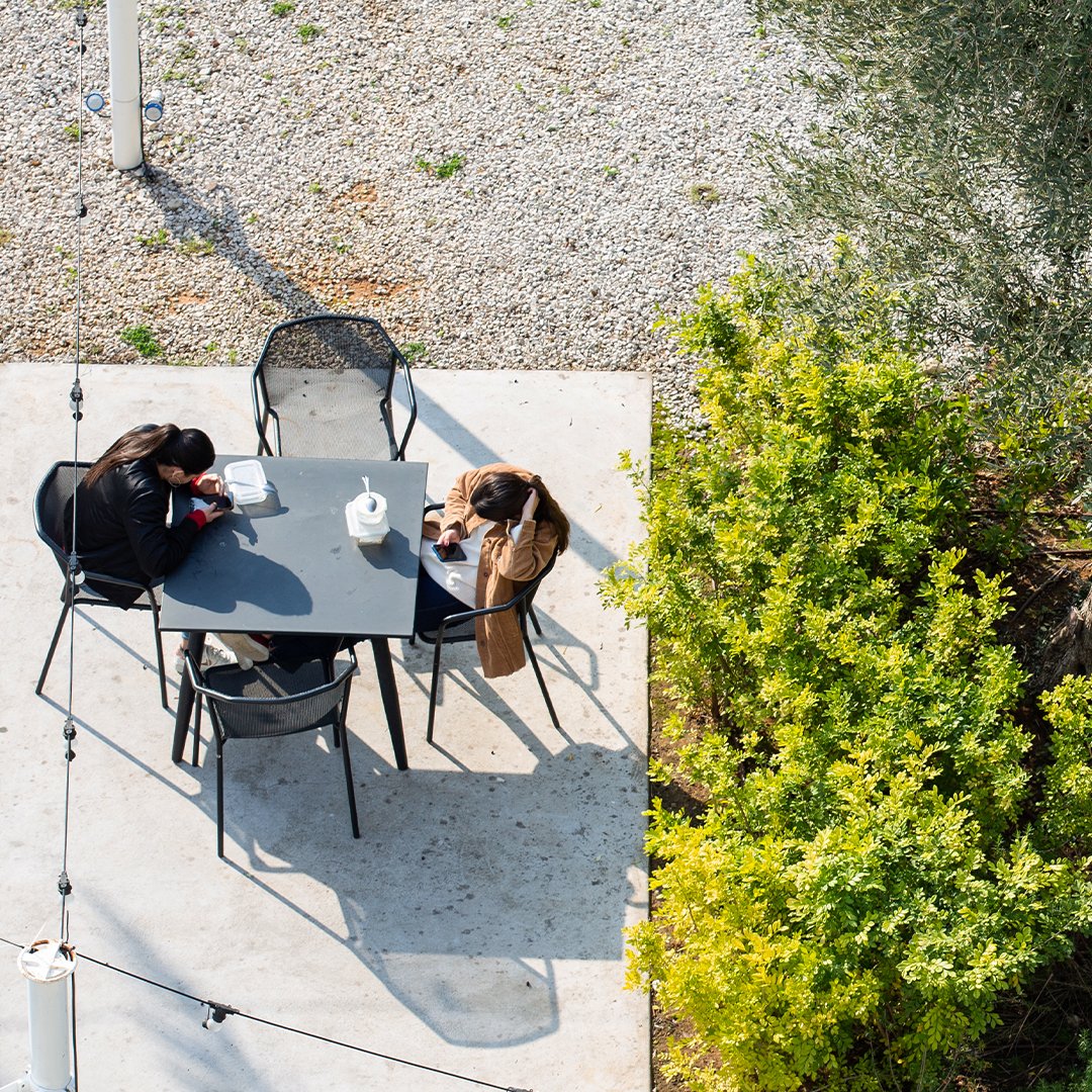 antwork's tweet image. Find your balance. Our garden workspace offers a refreshing perspective on productivity.  

#Antwork #WorkSpace #BusinessSolutions #Beirut #MENA