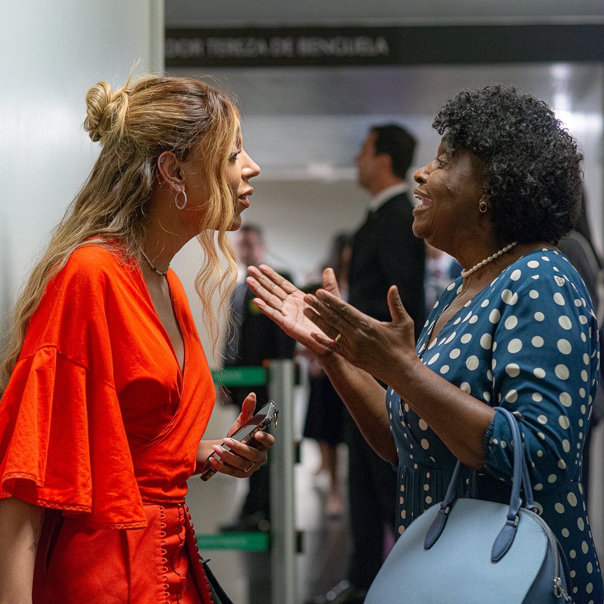 Toda minha solidariedade à gigantesca Deputada Benedita da Silva.

Ontem, Benedita, uma mulher negra e uma voz histórica da luta antirracista e em defesa das mulheres, foi chamada por Carla Zambelli de "Chica da Silva".

Quando Carla Zambelli falou dela, não passou por sua cabeça
