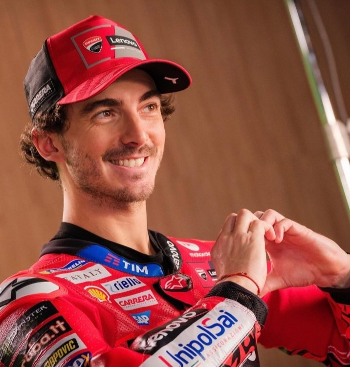 Essa | 63🏁 tweet media