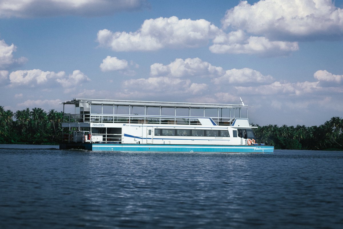 NavaltBoats's tweet photo. Calm waters, clear skies, pure relaxation: Your perfect day on the lake starts with Indra.

#Navalt #Indra #SolarElectric #KeralaBackwaters #Boats #Ferries #Tourism https://t.co/XUCV2OwWx2