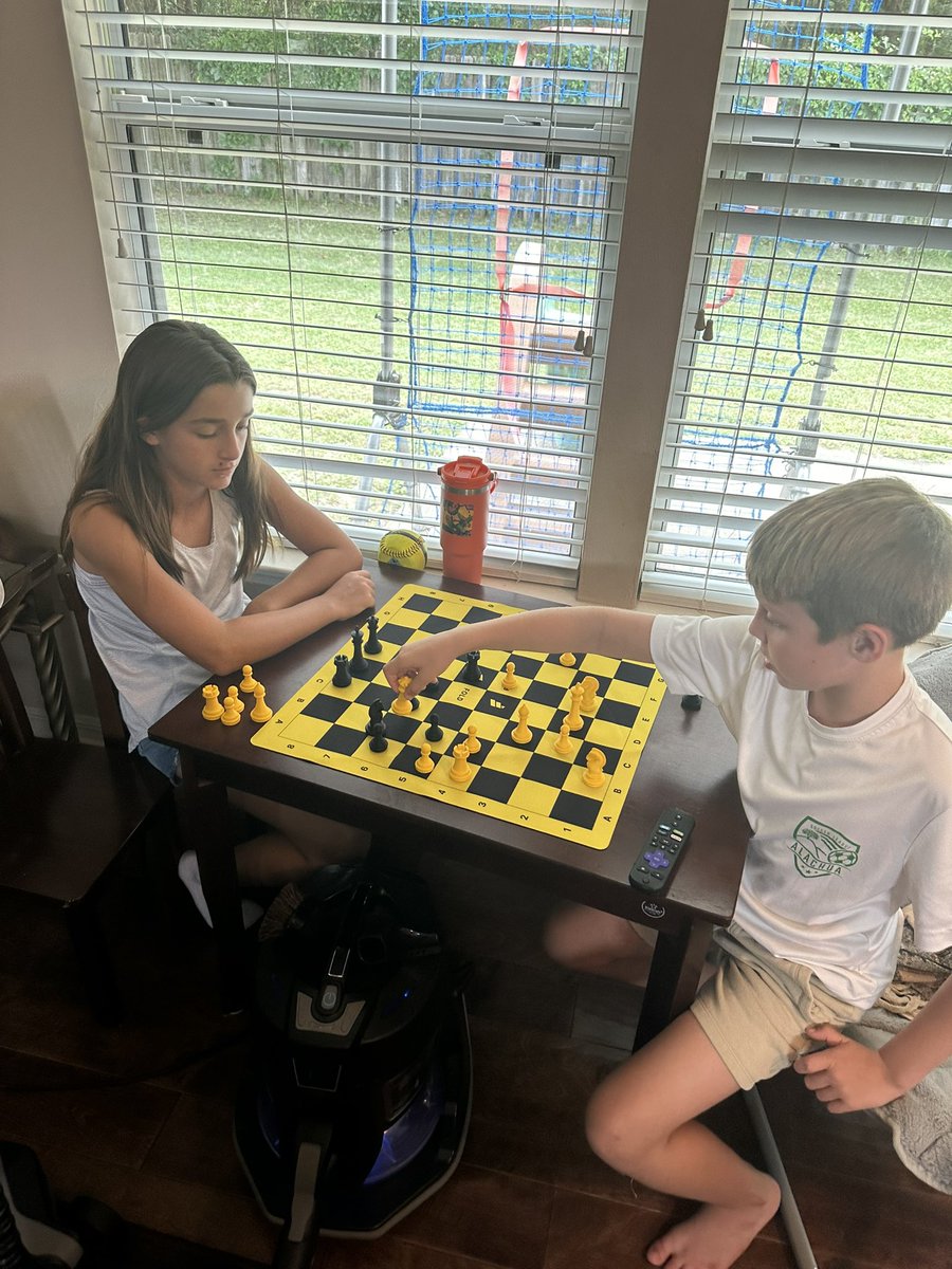 The kids brushing up on their chess skills thanks to <a href="/fold_app/">FOLD BITCOIN</a>!