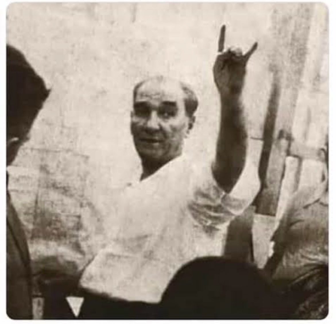 Siz çoksunuz biz Türk!