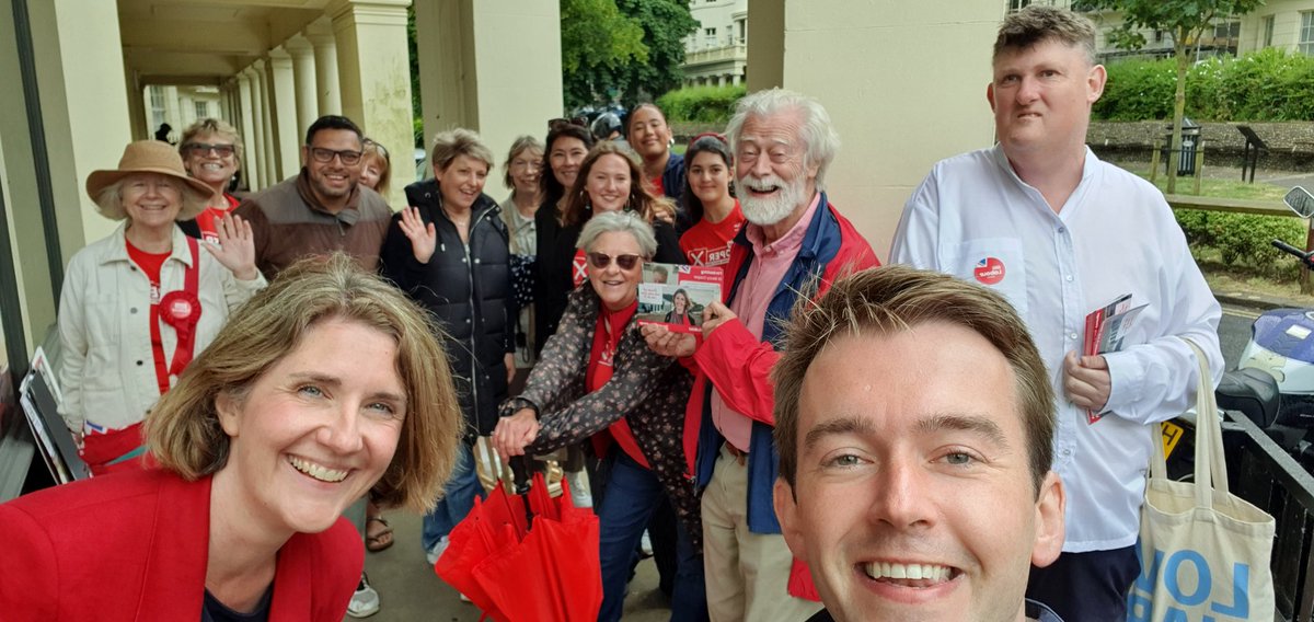 BeccyCooper4Lab's tweet photo. Last #Worthing Town Centre Street Stall of GE campaign with fantastic Tom Rutland &amp; our amazing #Labour activists! 🎉❤️🌹

Lots of support for #Labour - change is possible here, but every vote is going to count 🗳 

Polls open from 7am-10pm tomorrow. Don't forget photo ID 📸🌹❤️ https://t.co/B4xNOj9cT9
