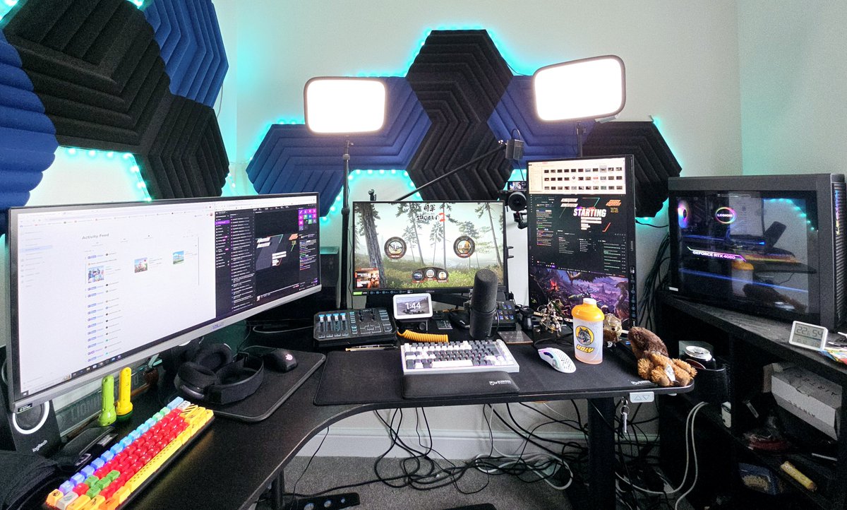 lionheartx10's tweet image. CALLING ALL PC GAMERS! Myself &amp;amp; @midgeman are working on a NEW episode of our Awesome Podcast @HelloUpload and we wanted to SEE Your PC Setups! Whether you're a Creator or Not! Send us some Pics &amp;amp; few words about what you like &amp;amp; what you'd upgrade next! Here's my Current Setup!