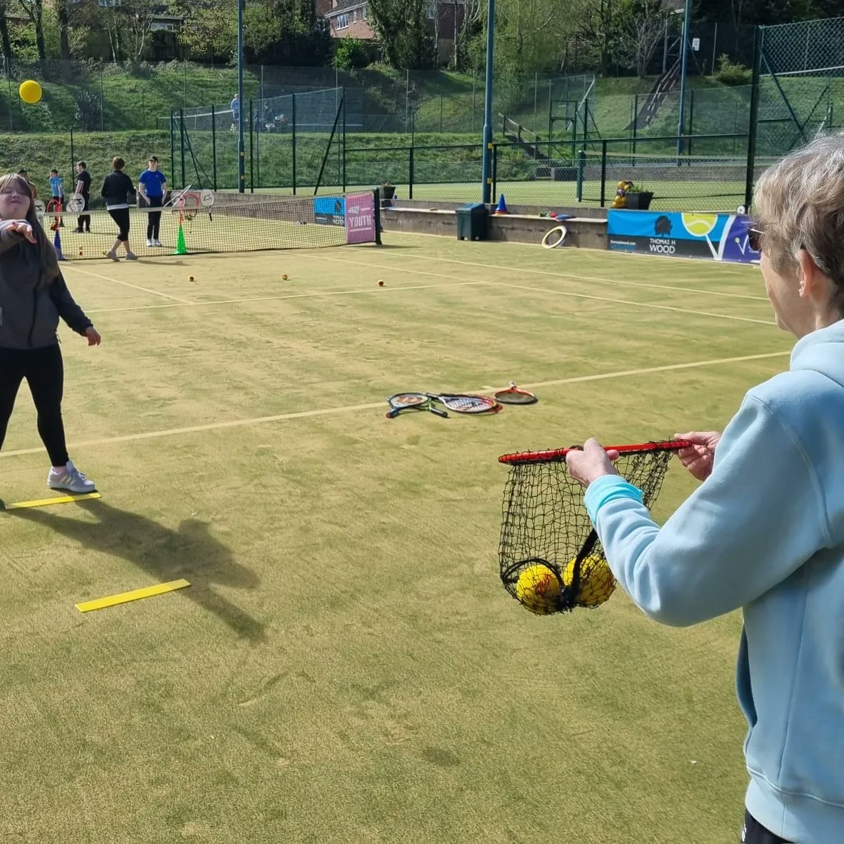 📷 Some pics from our fab sessions with Maes Ebbw school.

Thanks so much to all our volunteers and Bright Ideas for Tennis for their support ☺️🎾

clubspark.lta.org.uk/radyrlawntenni…