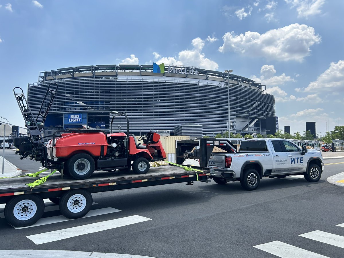 MTEequipment's tweet photo. Score! ⚽︎

Dan delivered this new Smithco Spray Star 3180 to MetLife Stadium. The natural grass is getting top notch care for the soccer tournaments.

#METlifestadium #Smithco #spraystar #GameChanger #eastrutherfordNJ #turfcare #soccerfield #proturf #MTEequipment https://t.co/1jI3svj6Fx