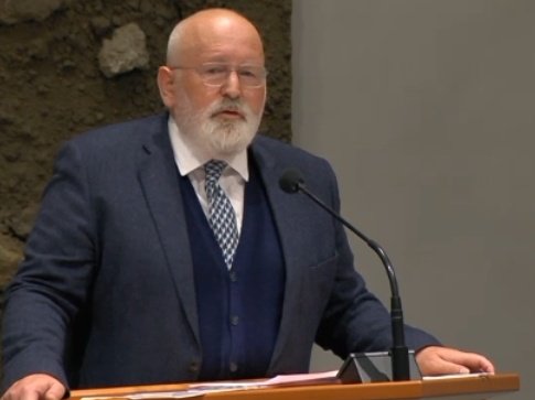 Het enige wat hij kan is mensen wegzetten als NAZI'S!
Stelling: Frans Timmermans is de meest WALGELIJKE, VALSE politicus van dit moment! 
Doe een ♥️ &amp; RT als je het eens bent! 

#Regeringsverklaring