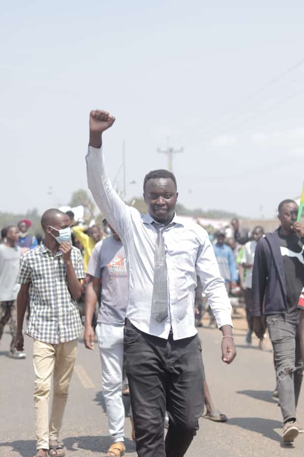 We have received the following distress message from Kehancha Kuria. <a href="/DCI_Kenya/">DCI KENYA</a> intervene accordingly. 

The time was 12:05 Pm

We were at Tunaweza Empowerment Organization in a meeting to reflect on the role of the youth in ending FGM.

The guys came in through the gate yielding