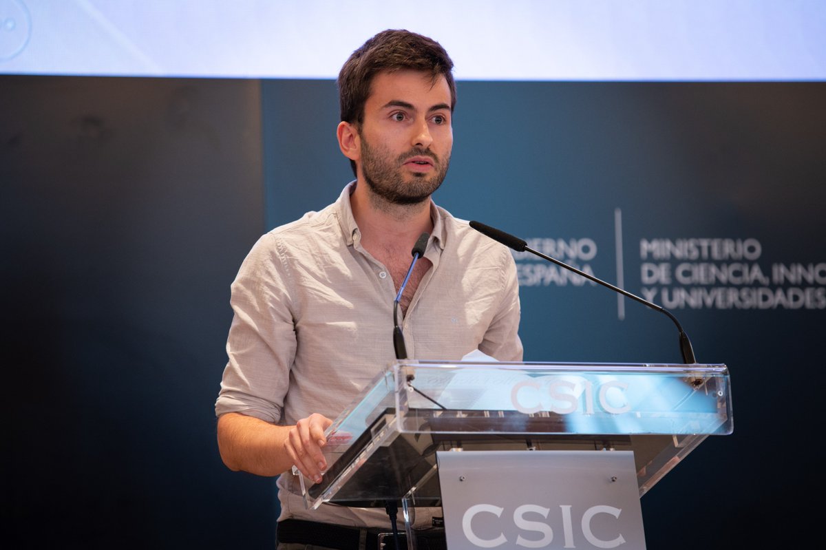 ArguJavier's tweet photo. El otro día @agtudela y yo estuvimos en la sede central del CSIC para recoger el premio a Tesis relevante de manos de su presidenta.   

No podía haber un mejor broche final a los cuatro años trabajando juntos. ¡Muchas gracias, y enhorabuena a todos los premiados! https://t.co/dBH1g9jpLu