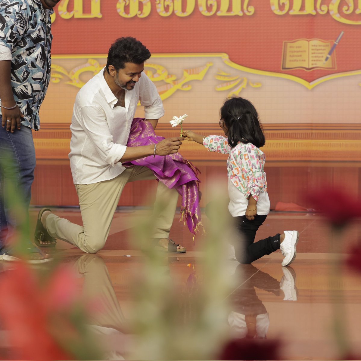 sudharshan_offl's tweet photo. Unga smile Cute ahh irukku 🫶 ❤️ 😍 🤗 

#VijayFelicitatesStudents | #TVKVijay | #TheGreatestOfAllTime | #GOAT | #ThalapathyVijay | @actorvijay https://t.co/XoFmnJTrWI