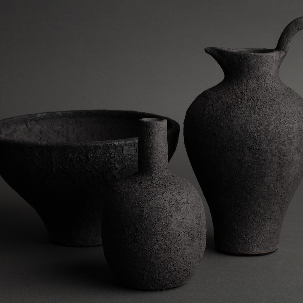 FlowDecor's tweet image. 🖤 🖤 🖤 The Edgar Vase Set. Handmade ceramic.

#flowdecor #lamp #lighting #ceramics #homedecor #interiordesign #luxuryhomedecor #vases