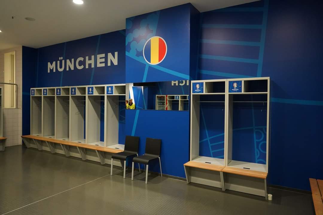 Footballtweet's tweet image. After being knocked out by Netherlands, Romania left their changing room spotless and wrote a thank-you note to Germany for hosting the tournament.

Touch of class. 🇷🇴👏