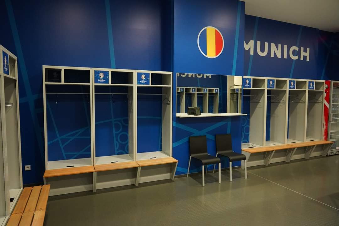 Footballtweet's tweet image. After being knocked out by Netherlands, Romania left their changing room spotless and wrote a thank-you note to Germany for hosting the tournament.

Touch of class. 🇷🇴👏