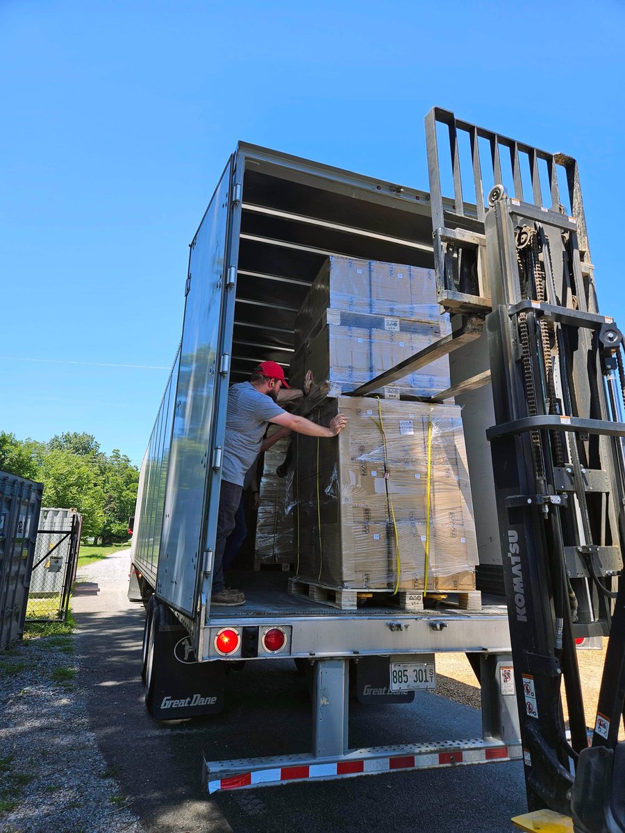 BitDigital_BTBT's tweet image. FLEET UPGRADE:

546 new S19k Pro units have been delivered to the @SolunaHoldings Project Sophie Data Center in Kentucky! ⚡ ~300 units will be replacing older machines, increasing efficiency. All units will be hashing by the end of next week. 💪

#Bitcoin #BitcoinMining $SLNH