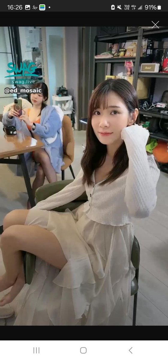tuotuophoto's tweet photo. 每次直播
你們不看後面的裸女無仿

但不要一直叫我
因為你們不看
我要看啊啊啊啊🤤

後面小蘋果
我們是水果家族🍎🍒🍍

所以@ed_mosaic 是水果奶奶❓

直播每天下午兩點跟晚上七點都有❤️
#ED女子攝影兵團
#直播追蹤留言處 
@swaglive_zh https://t.co/09BLEYvpl5
