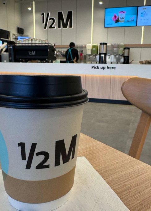 "ولا لي بالبشر غاية، ولا لي بالثـرى أوتاد
 خفوقي حر و اتبع ما يعز النفس وارضيها  

تركت أحلام واجد .. لأنها في ناظري أقیاد 
وأنا ما ارضى القيود اللي تشل الروح بيديها" 
#لشاعرها 
#مساء_الخير