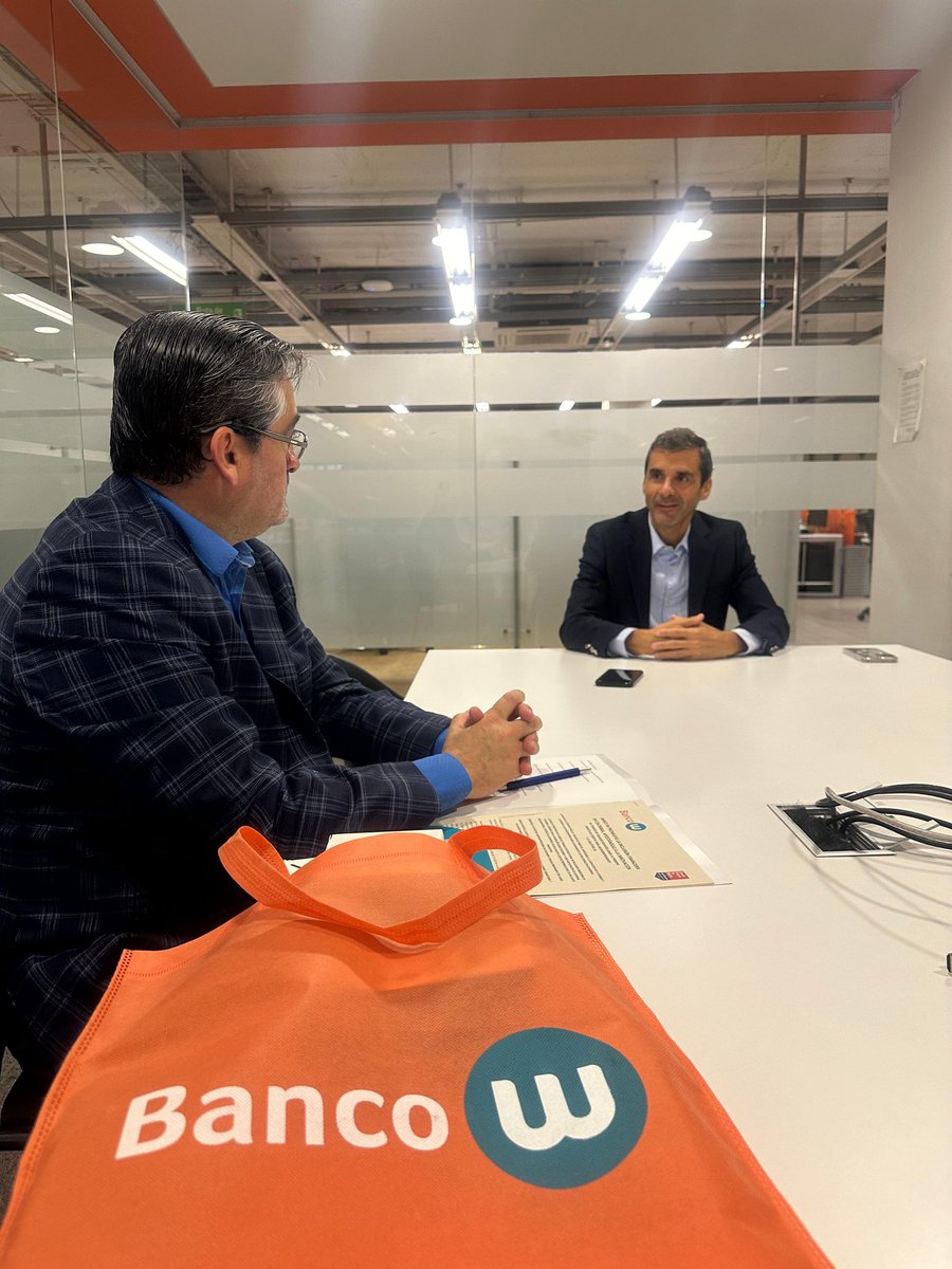 BancoWOficial's tweet photo. Iniciamos nuestra gira con medios de comunicación, con @portafolioco y @ELTIEMPO en el que nuestro presidente José Alejandro guerrero habla acerca de nuestros productos, servicios y la apuesta de nuestro Banco W para promover la inclusion financiera a través de la innovación. https://t.co/0oSV6QO59F