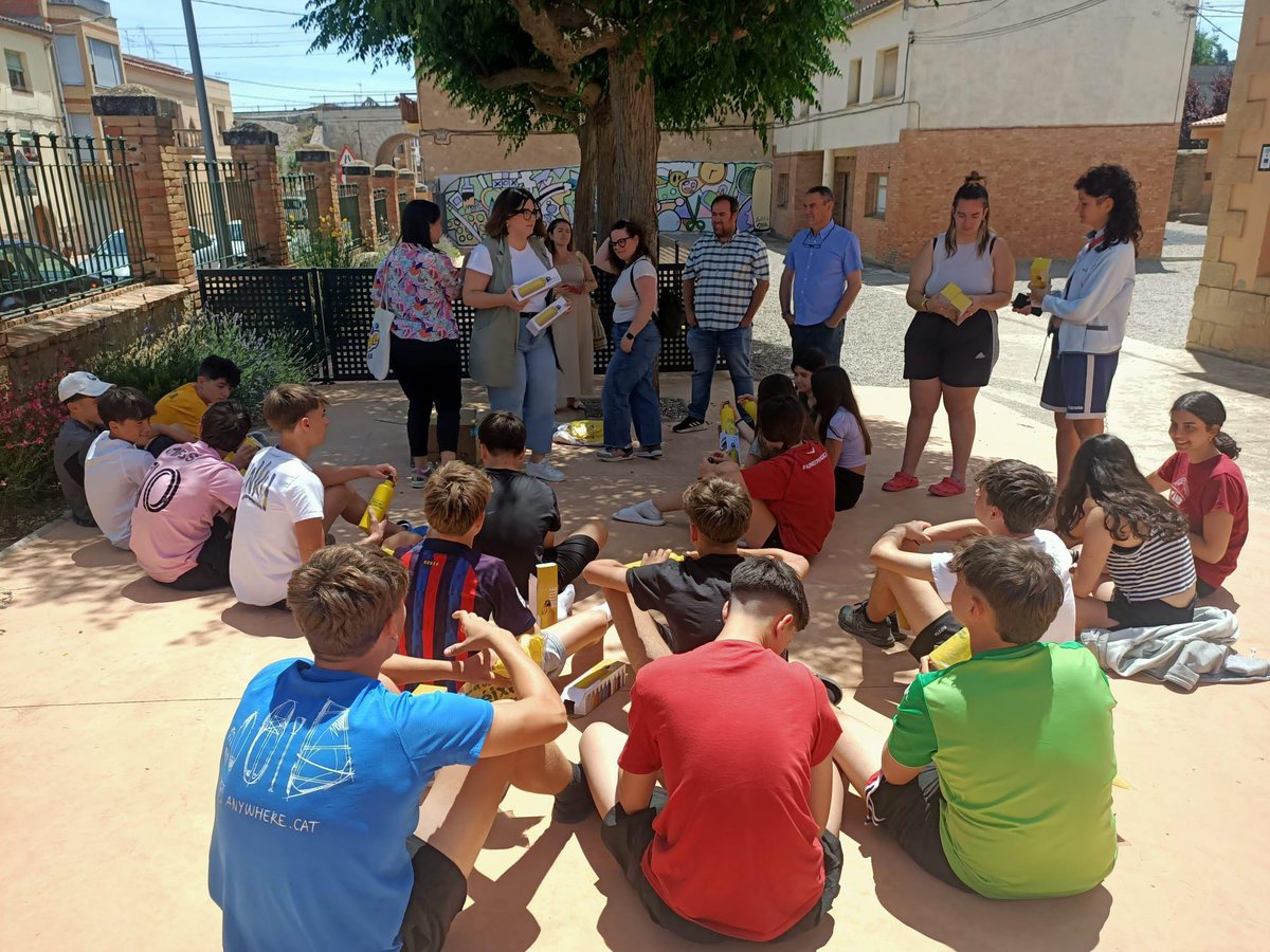 joventutcat's tweet photo. 📷 A les Garrigues, la DGJ @RutRibas i la DG ACJ @LaiaGiros visiten activitats de lleure educatiu sobre medi ambient i patrimoni

ℹ️ 'Els camins empedrats' a la Pobla de Cérvoles i 'Riqueses de Vinaixa: recuperem el nostre patrimoni' a Vinaixa

@FundacioEJC @OJGarrigues @Jterre https://t.co/hStHZZgmFP