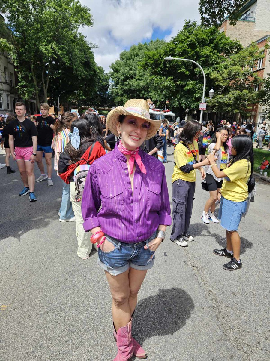 2ndCityOutlaws's tweet photo. Before the @ChiPrideParade steps off the team has fun enjoying the energy and anticipation of delivering the Best in Country Dancing Fun and Entertainment to the awaiting crowds!
UNIFORMS PROVIDED BY @Alcalas_Western
#pridechicago #GayCowboys #AllAreWelcome #PrideIsPower #LGBTQ https://t.co/yLvGeUAiUj