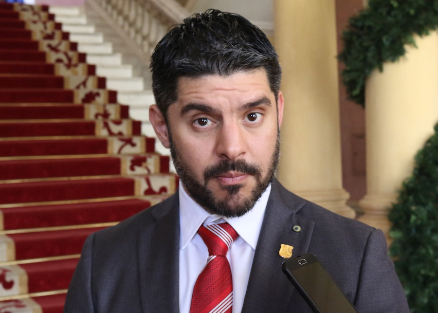 ▶️DESASTROSO | ​😡

Nenecho hizo todo mal: desvió multimillonarios fondos, no respondió a los pedidos de la Contraloría y pisoteó la propia Ley Órganica de su municipio.😤

¿Faltaba más? Ahora se le ocurrió pedir aprobar otro préstamo de G. 300 mil millones cuando ni siquiera