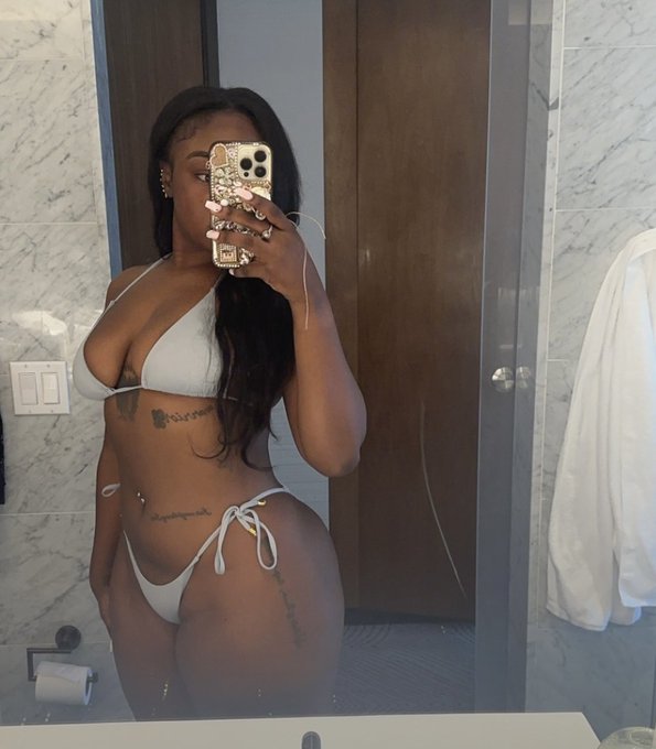 Watch One Less Lonely N*gga, MBA 👸🏽's leaked NSFW photo on TwXstars