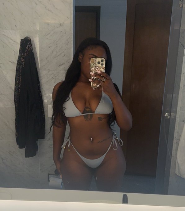 Watch One Less Lonely N*gga, MBA 👸🏽's leaked NSFW photo on TwXstars