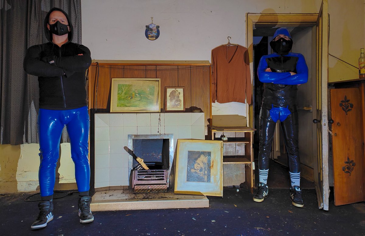 JandA2K's tweet photo. When two #rubbermen are in your front room….
YT: https://t.co/VCbkAg4GJQ
#gayurbex #latexmen #meningear #bluerubber #bluelatex #gaychavs #gayscallys #gaygear #rubbergear #latexgear https://t.co/mphYgWy3To
