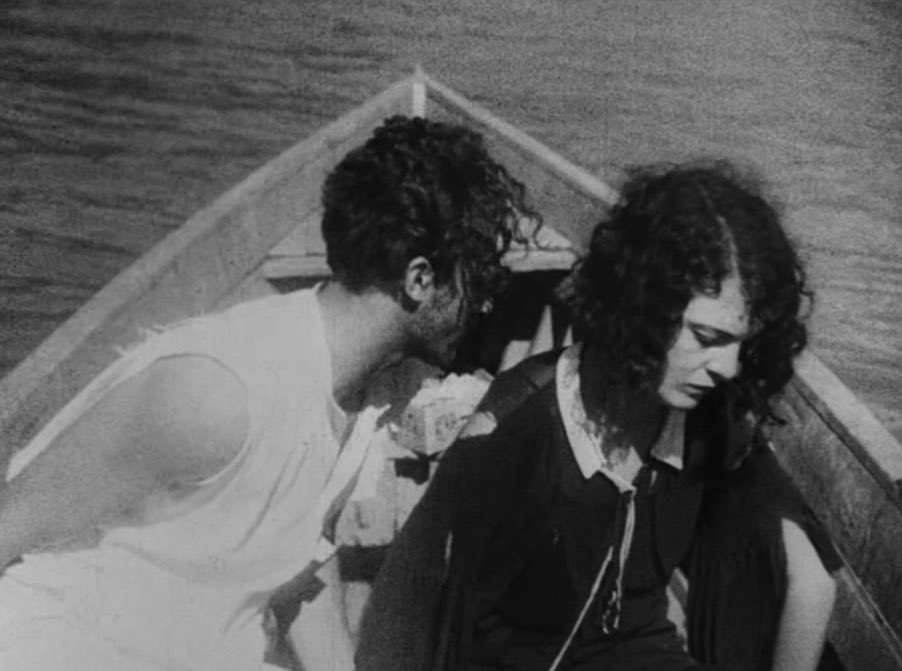 ها هم … وسط محيطاً شاسعاً عميقاً غامضاً … يهتز فيه قارب صغير بلا هدف … متتبعاً المصير غير المتوقع لحياه وصلت بالفعل إلى حدها الأقصى … بين العين و البحر يوجد زُرَاق … بين الإنسان و الطبيعه يوجد القطع الناقص … بين الحقيقه المذكوره و الحقيقه الصامته يوجد الشعر