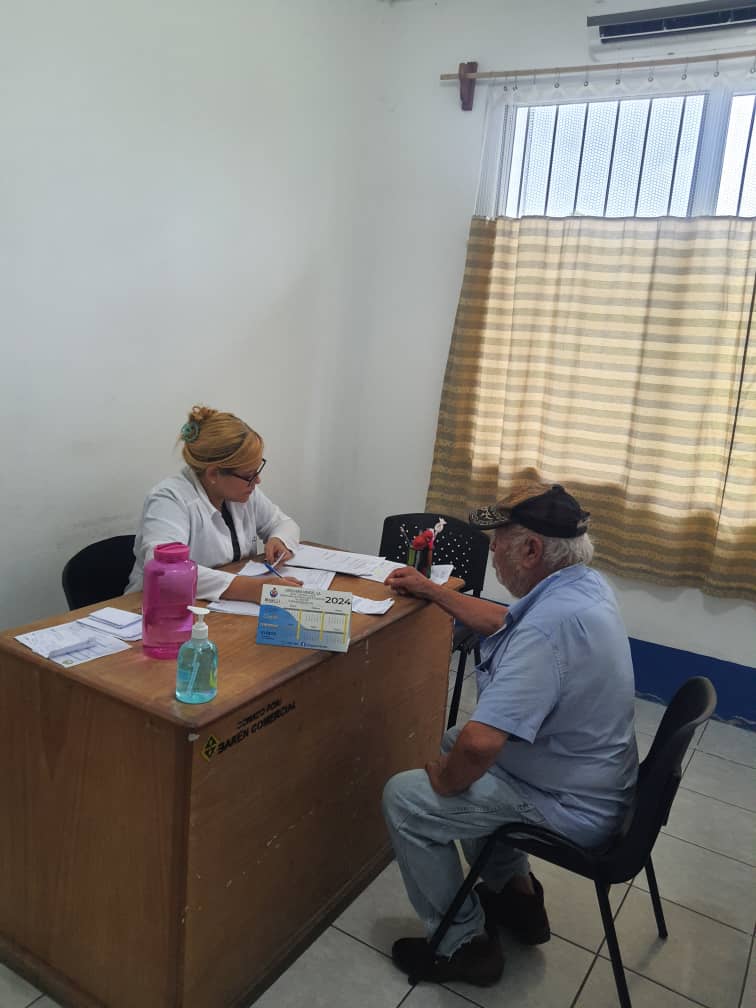 DanaisyRod92152's tweet photo. Brigada Médica Cubana en Guatemala Flores Petén Norte.
No hay Bloqueo que nos detenga ,seguimos llegando a cada rincón y lugar donde se nos necesita brindando salud y amor contra eso nadie puede porque el humanismo del pueblo cubano es de corazón y no de interés .
#CubaCoopera https://t.co/cCEJFyPxxO