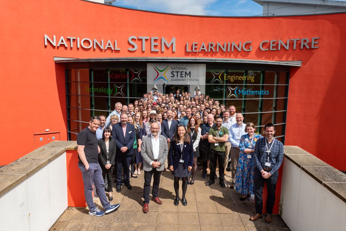 Marking 20 years of <a href="/STEMLearningUK/">STEM Learning</a>

Genuinely only found myself at the front because I was the last one out of the building, honest!🤷🤦‍♂️

#SciComm #STEM