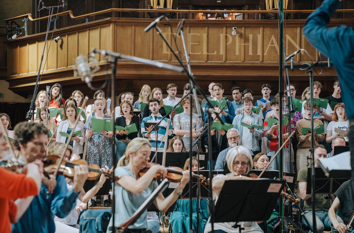 Yesterday we finished recording Orchestral Anthems Vol 2, which includes music by Wesley, Elgar, Stanford, Bairstow, Vaughan Williams, Ireland and Walton. The release is scheduled for the summer of 2025. Photos: @foxbrushfilms