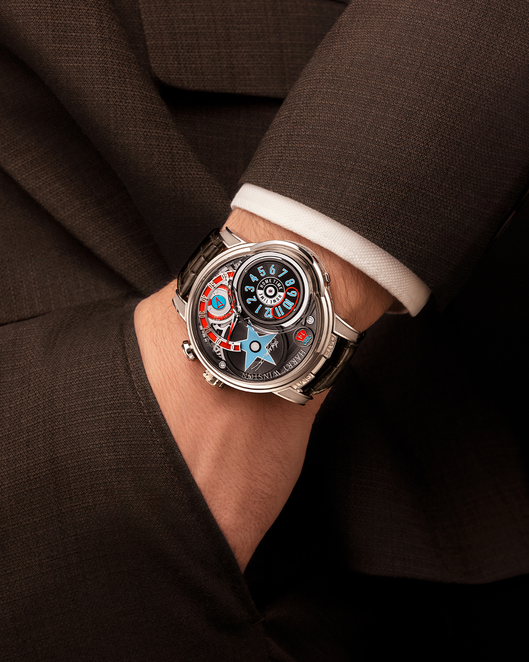 harrywinston on X With only 50 pieces the Opus 14 is a testament to HarryWinston s spirit of innovation. The miniaturization of the jukebox mechanism reveals four discs that each show a different