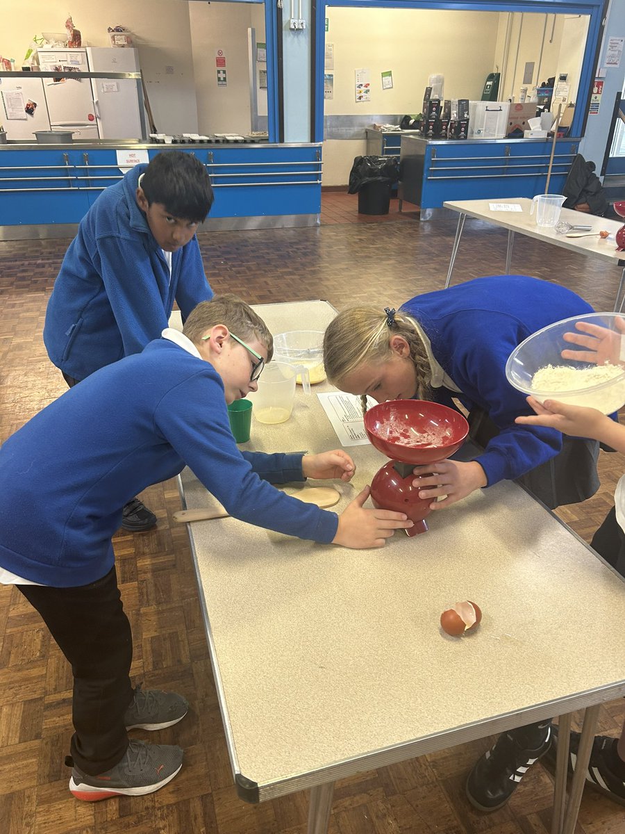 latimerprimary's tweet image. #ClassSM have been baking honey muffins this afternoon! Everyone worked in their teams to carefully measure and mix the ingredients. Now we’re waiting impatiently for them to cook and cool so we can taste them! #LatimerDT