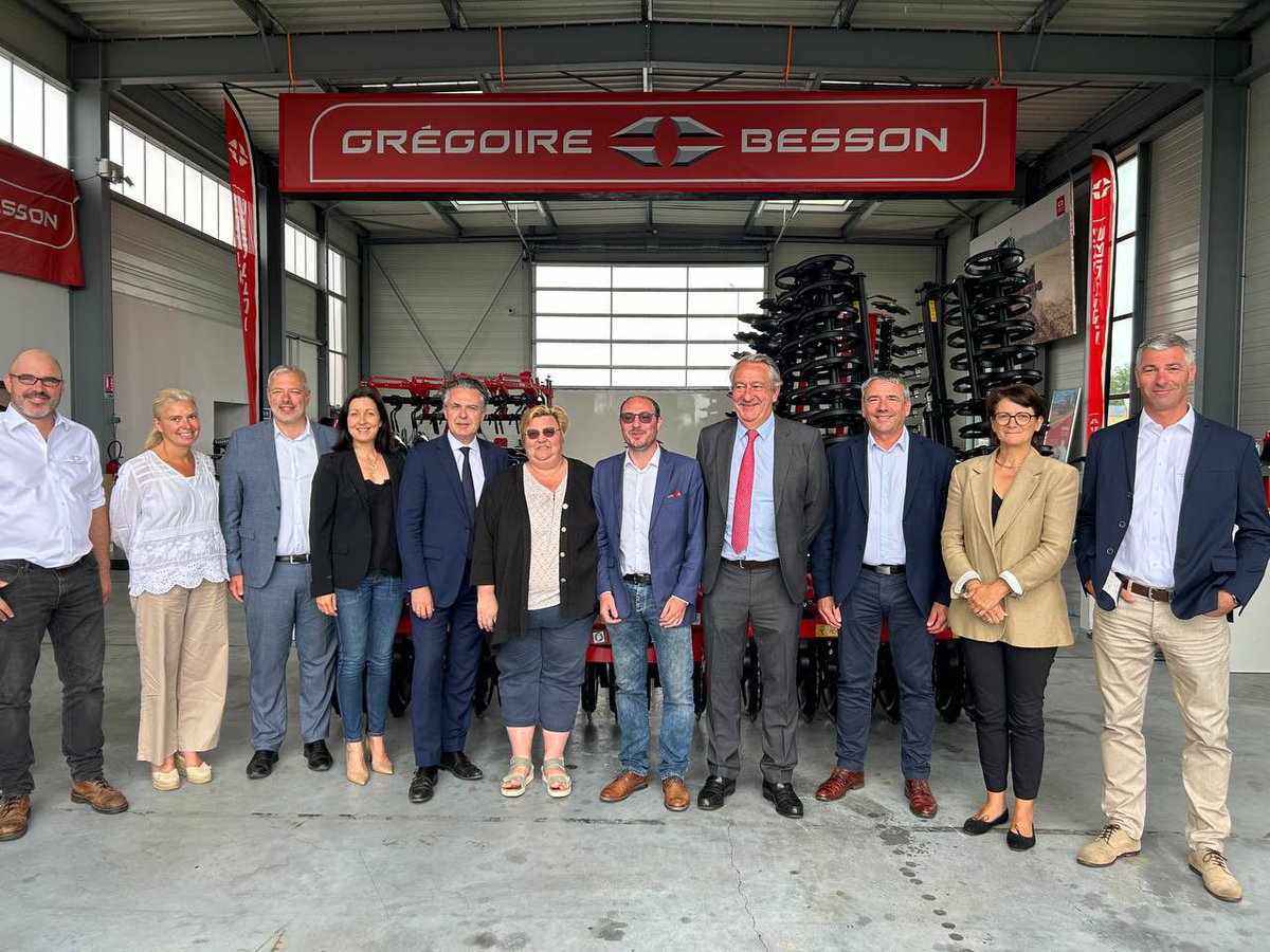 Un objectif pour ces 3 prochains jours : convaincre les Français, comme ici en Pays de la Loire, dans les Mauges avec <a href="/denis_Masseglia/">Denis Masséglia</a>, au Mans avec <a href="/juliedelpech72/">Julie Delpech</a> et à Saumur avec <a href="/l_saintpaul/">Laetitia Saint-Paul</a>.

Nous avons besoin de députés solidement ancrés dans leurs territoires, prêts à