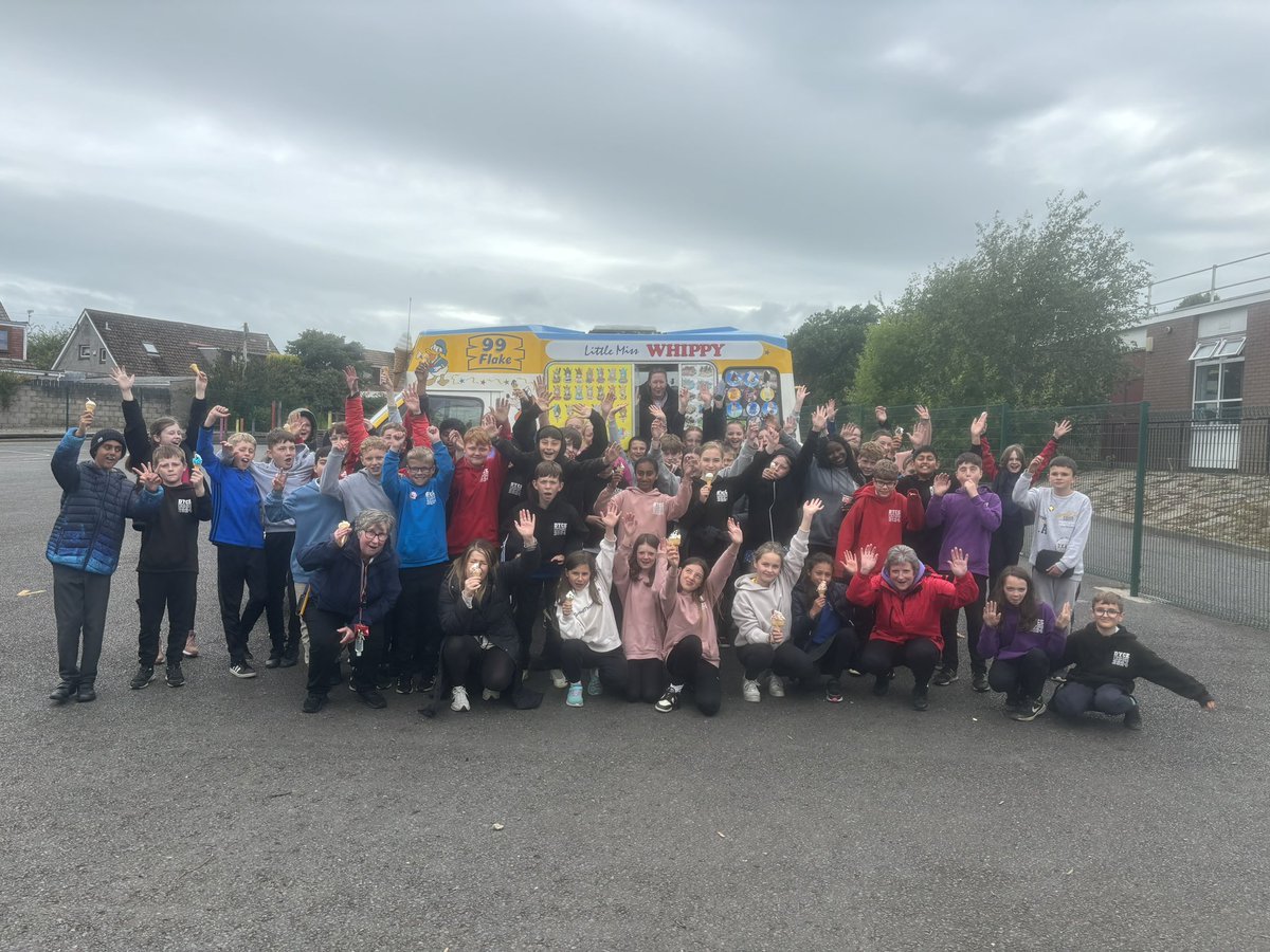 An amazing treat for P7 from the <a href="/DycePri_Parents/">Dyce Primary School Parent Council</a> as part of their Leavers Week! Thank you so much! 🍦@DycePrimary <a href="/misssabwatson/">Miss Watson</a> <a href="/dy_mcknockiter/">Fiona McKnockiter (DY Teacher)</a>