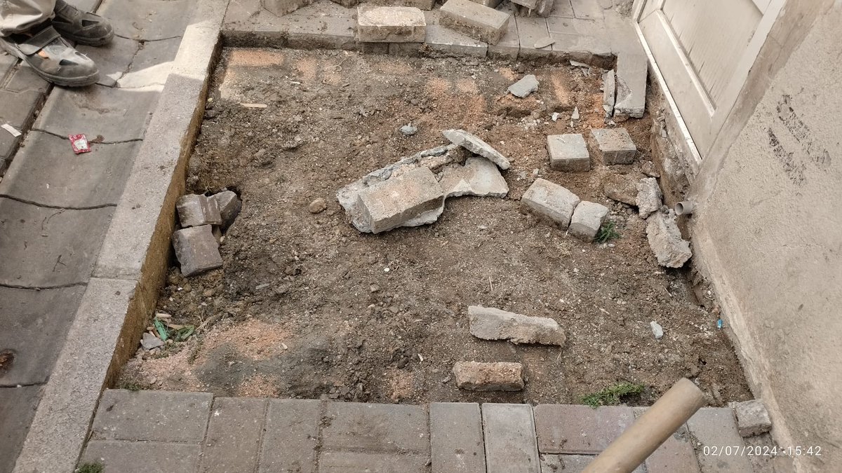 BANDIRMABLD's tweet photo. Fen İşleri Müdürlüğü’ne bağlı ekiplerimiz parke taşı tamiri çalışmalarını gerçekleştiriyor. https://t.co/ddi8ZuxzGy