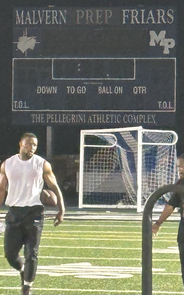 MalvernPrepFB's tweet photo. Late night Lab Work. #FlyEaglesFly  @saquon @Eagles @m_lloyd_2 @packers @MPFriars https://t.co/tkRBpHjcLZ