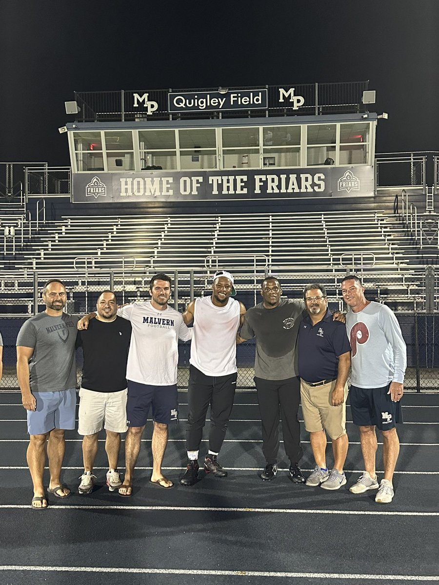 MalvernPrepFB's tweet photo. Late night Lab Work. #FlyEaglesFly  @saquon @Eagles @m_lloyd_2 @packers @MPFriars https://t.co/tkRBpHjcLZ