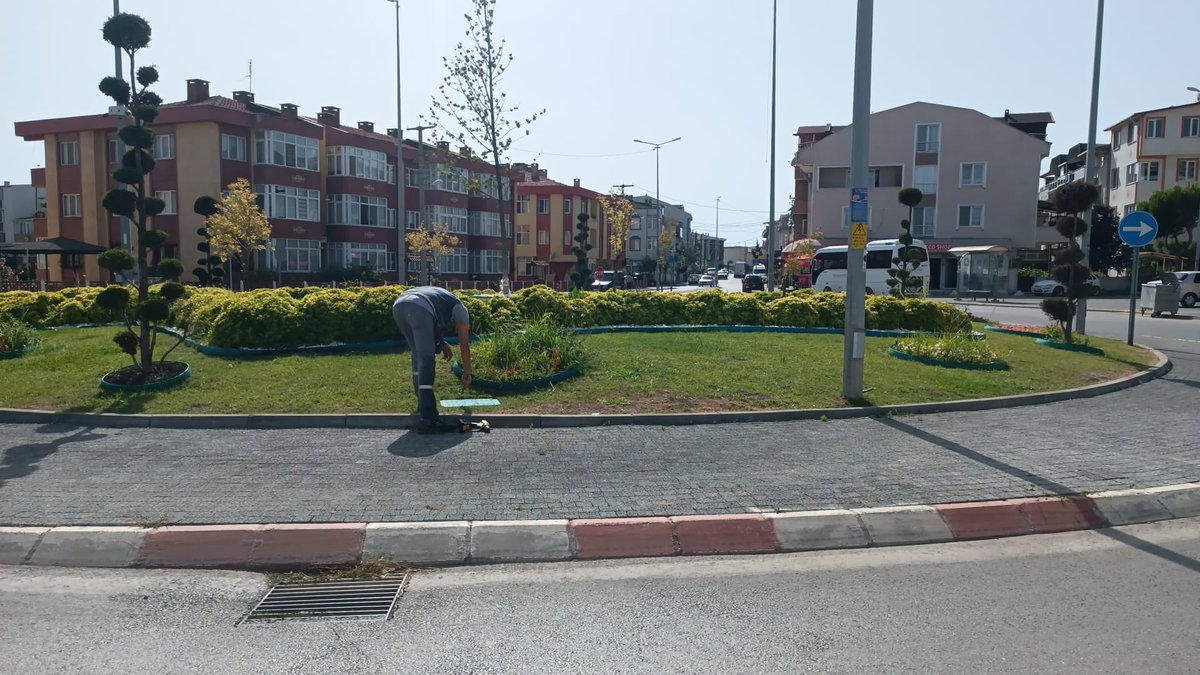 BANDIRMABLD's tweet photo. Sulama sistemlerimizin kontrolleri ve bakımları düzenli olarak yapılıyor! 💧🌿 

Parklarımızın ve yeşil alanlarımızın sağlıklı kalması için ekiplerimiz, sulama sistemlerini titizlikle denetliyor ve gerekli bakımları gerçekleştiriyor. https://t.co/qDjC0dQ11u
