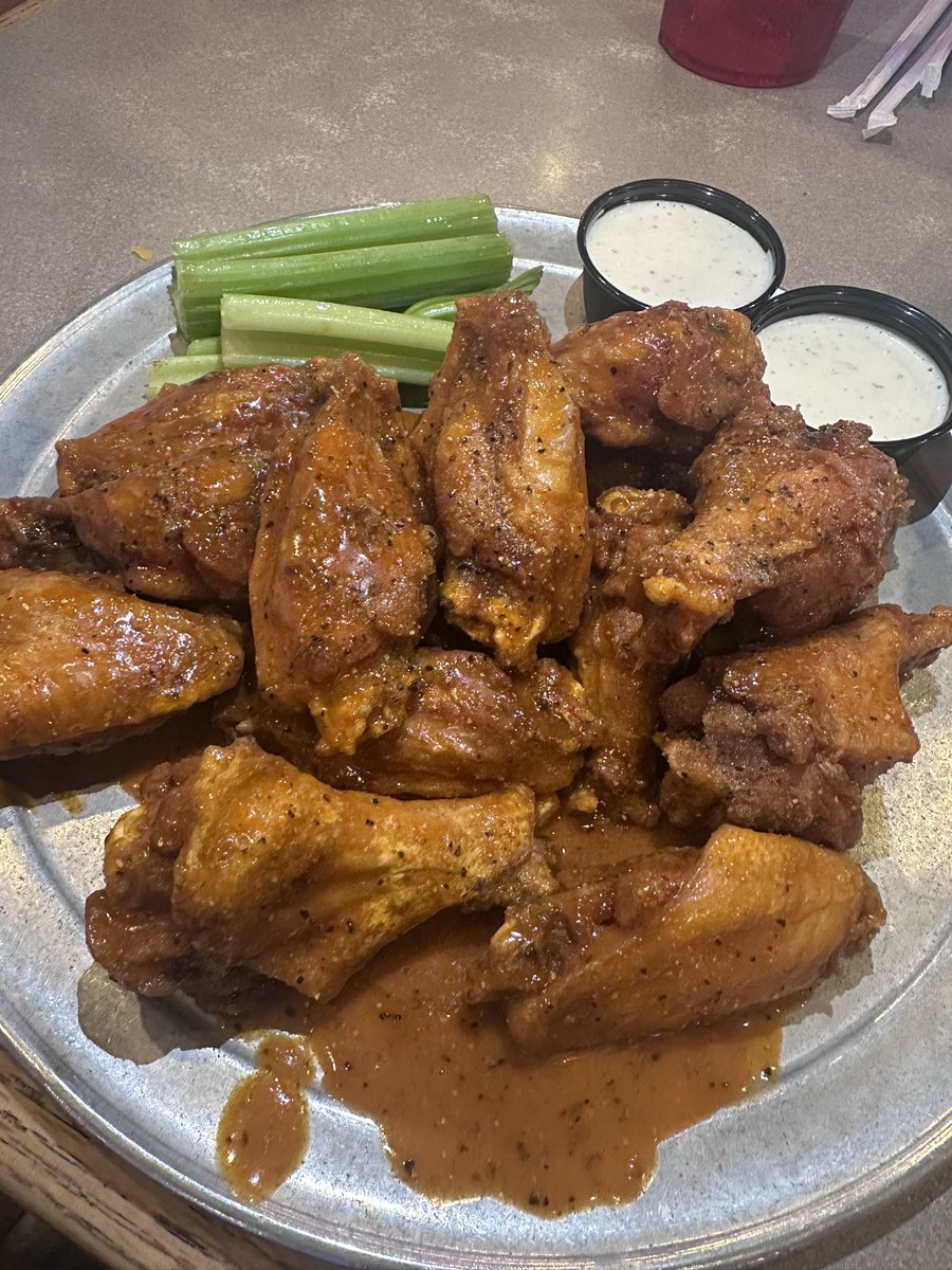 Pluckers's tweet photo. 8:41am and I’m craving wings https://t.co/LQffNT0gKR