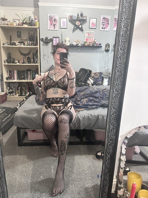 Last day of $5 subs for a while 😈 https://t.co/fgJ26xZU6d