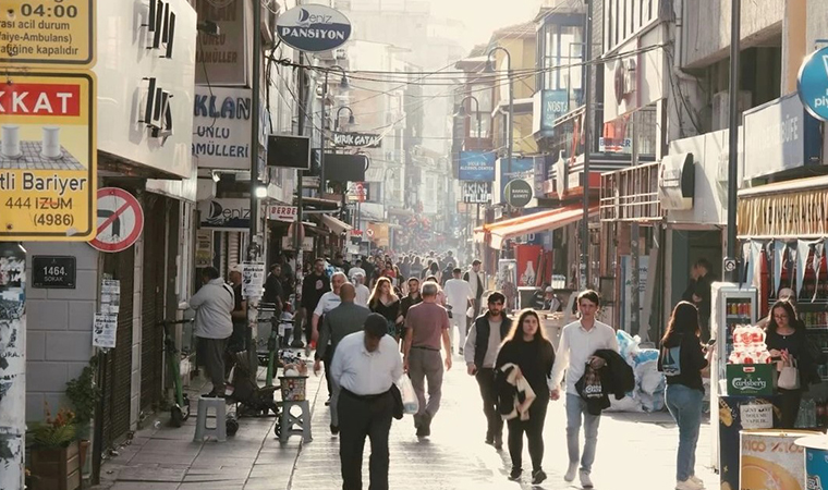 CumhuriyetYasam's tweet photo. 'Pavyon'un yönetmeninden 'Dönüşüm: Bornova Sokağı'
https://t.co/a2kaP7b5uk https://t.co/tgRfUCCvAE