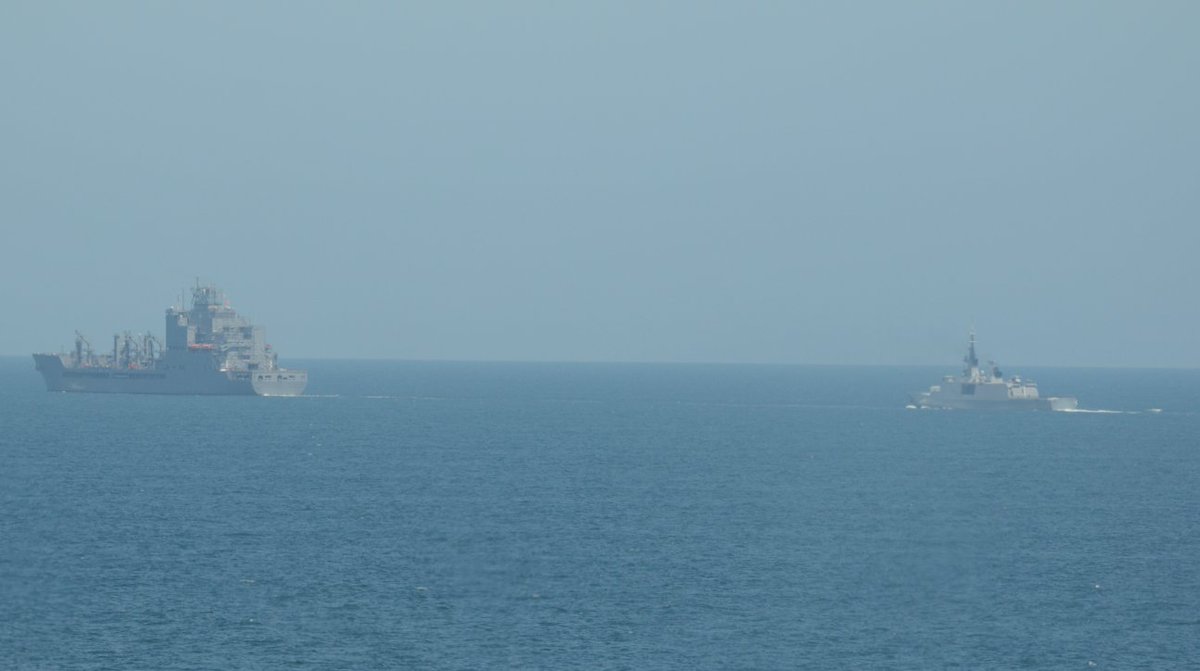 📸Photo of the 🇺🇸 USNS Harvey Milk and the 🇫🇷 French frigate Guépratte off Northfolk.
 
Joint exercises have strengthened interoperability between the US and French navies. 🚢

#USNavy #FrenchNavy
