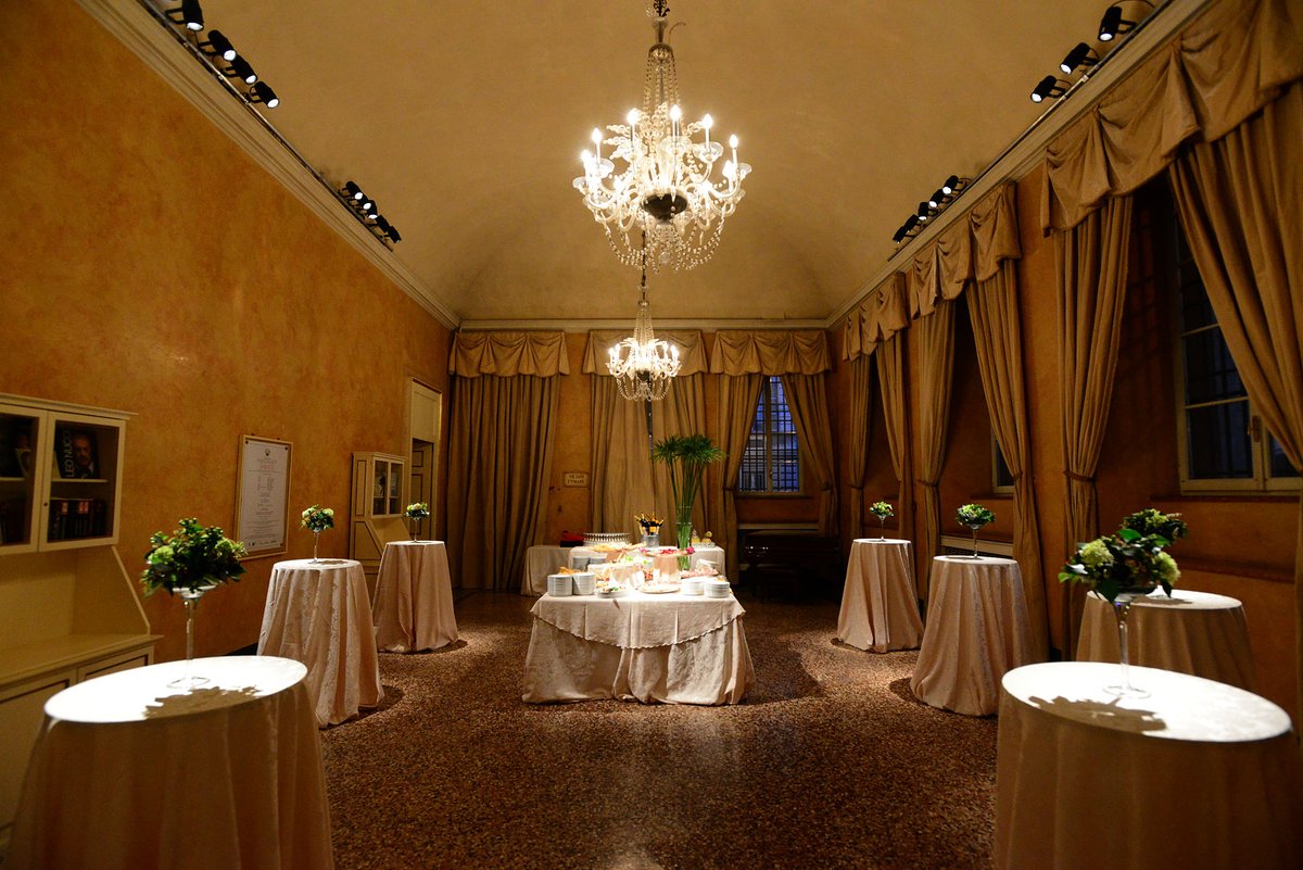 RegioParma's tweet photo. 📣 La Fondazione Teatro Regio di Parma ha avviato la procedura aperta per l’affidamento in concessione del servizio di gestione del #bar del Teatro. 
La procedura è pubblicata sul sito del @ComuneParma, nella sezione bandi di gara.
 >> https://t.co/n0q556L5QF https://t.co/8TLe37ZBV7