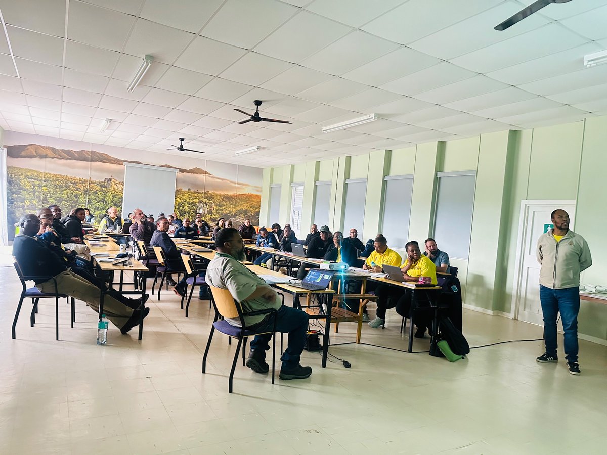 wo_fire's tweet image. The Working on Fire - Kishugu Joint Venture, in partnership with Cape Nature, recently held a Base Manager's workshop for nine Cape Nature - WoF bases across the Western Cape.
#teamwork #CapeNature #Workingonfire