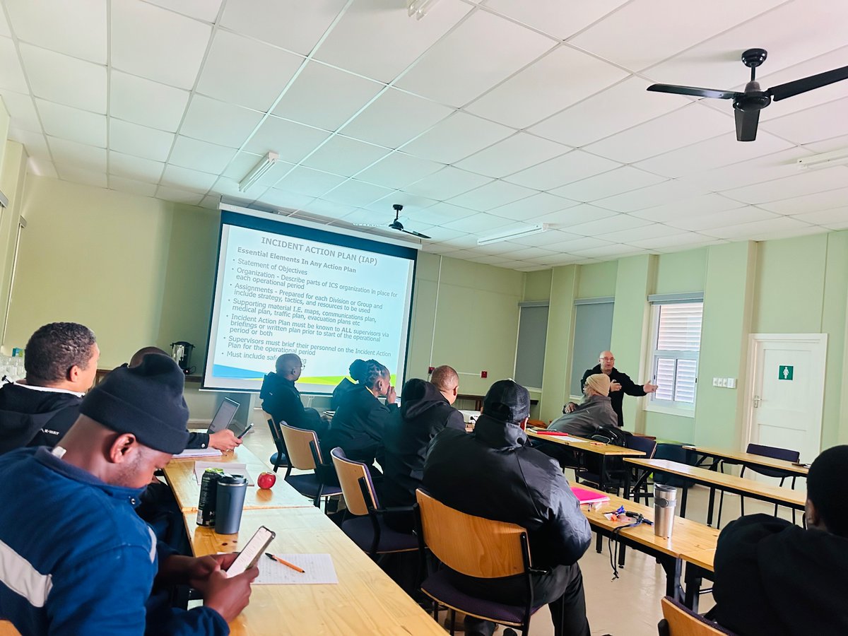 wo_fire's tweet image. The Working on Fire - Kishugu Joint Venture, in partnership with Cape Nature, recently held a Base Manager's workshop for nine Cape Nature - WoF bases across the Western Cape.
#teamwork #CapeNature #Workingonfire
